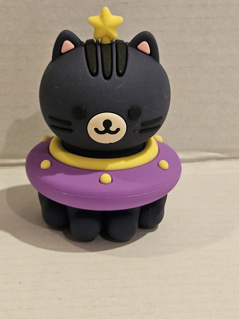 Smoko Astro Cats Blind Box Figure - Purple Astro Cat UFO Vinyl Figurine